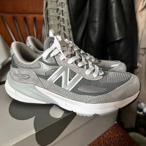 New Balance Women's 990v6